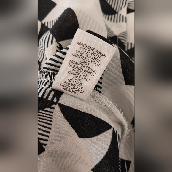 Cato Geometric Blouse Size L - Picture 6 of 10